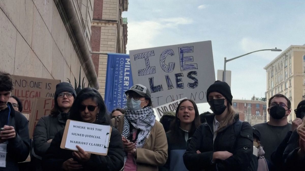 Automobilová honička s agenty ICE skončila hromadnou nehodou